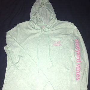 Vineyard Vines LS hooded tee- medium ❣️